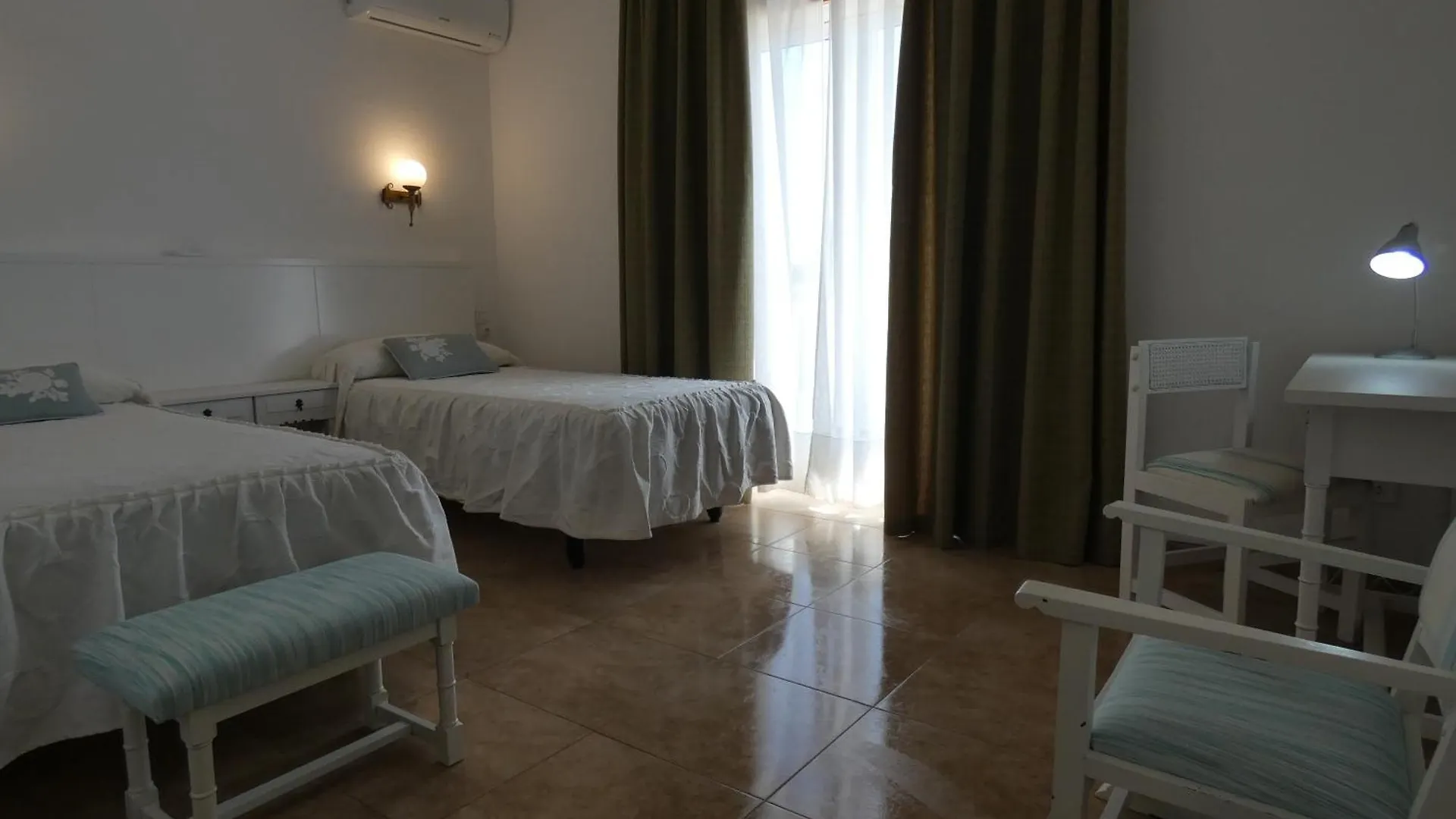 Hostal Port Fornells
