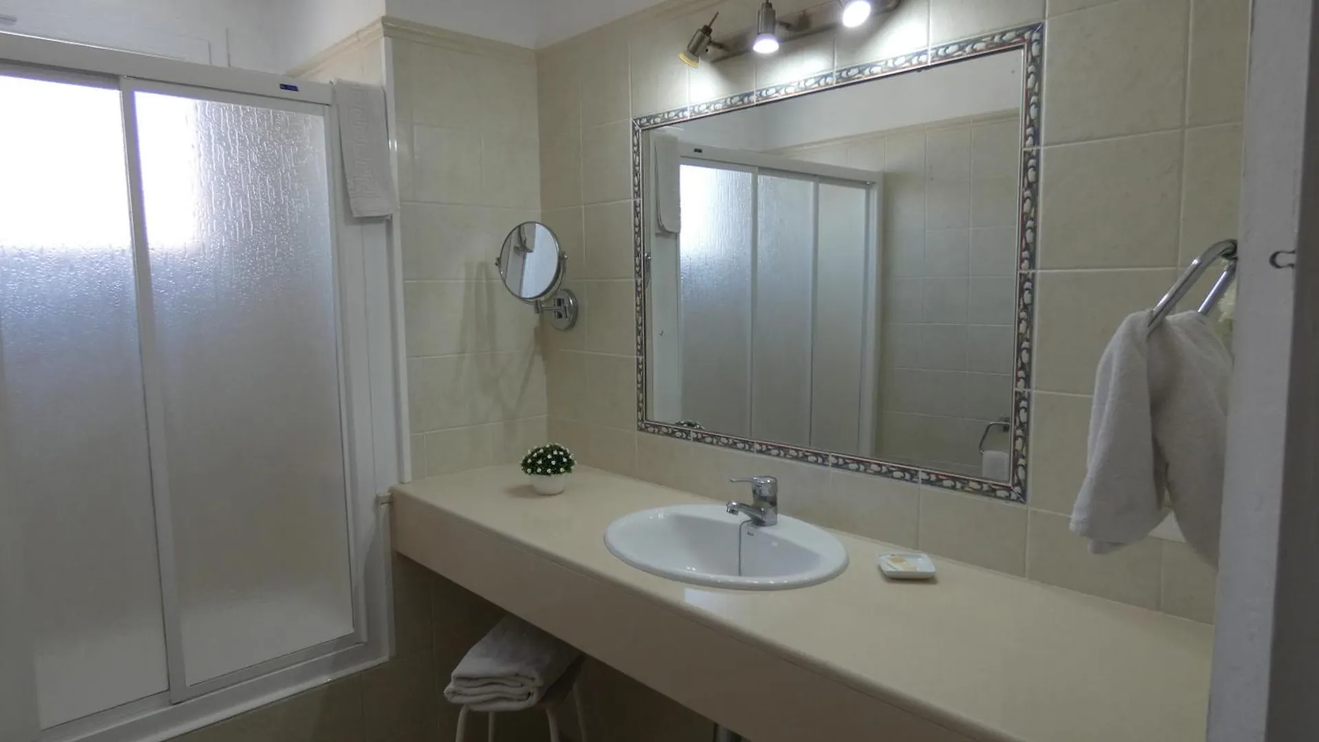 Hostal Port Fornells (Adults Only)